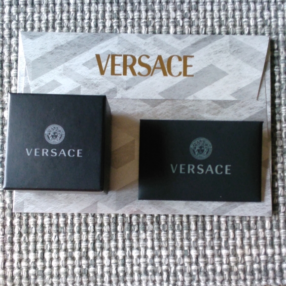 Stunning Versace Ring (Light Gold/Crystal) - Picture 5 of 13